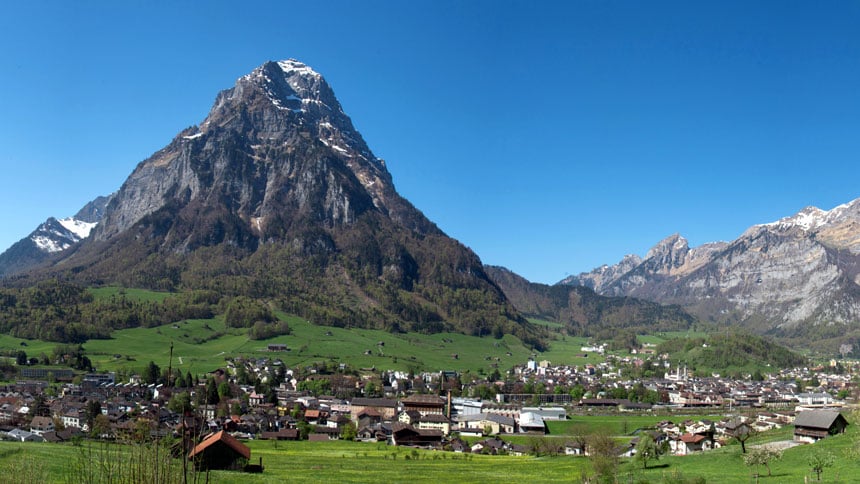 La ville de Glaris (Glarus) en Suisse